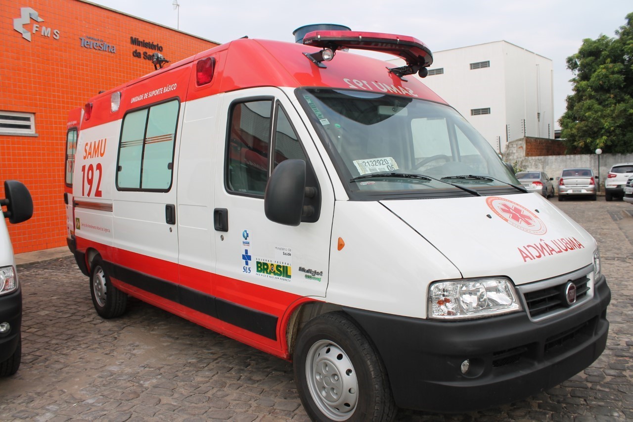 Ambulância do Serviço de Atendimento Móvel de Urgência (SAMU)